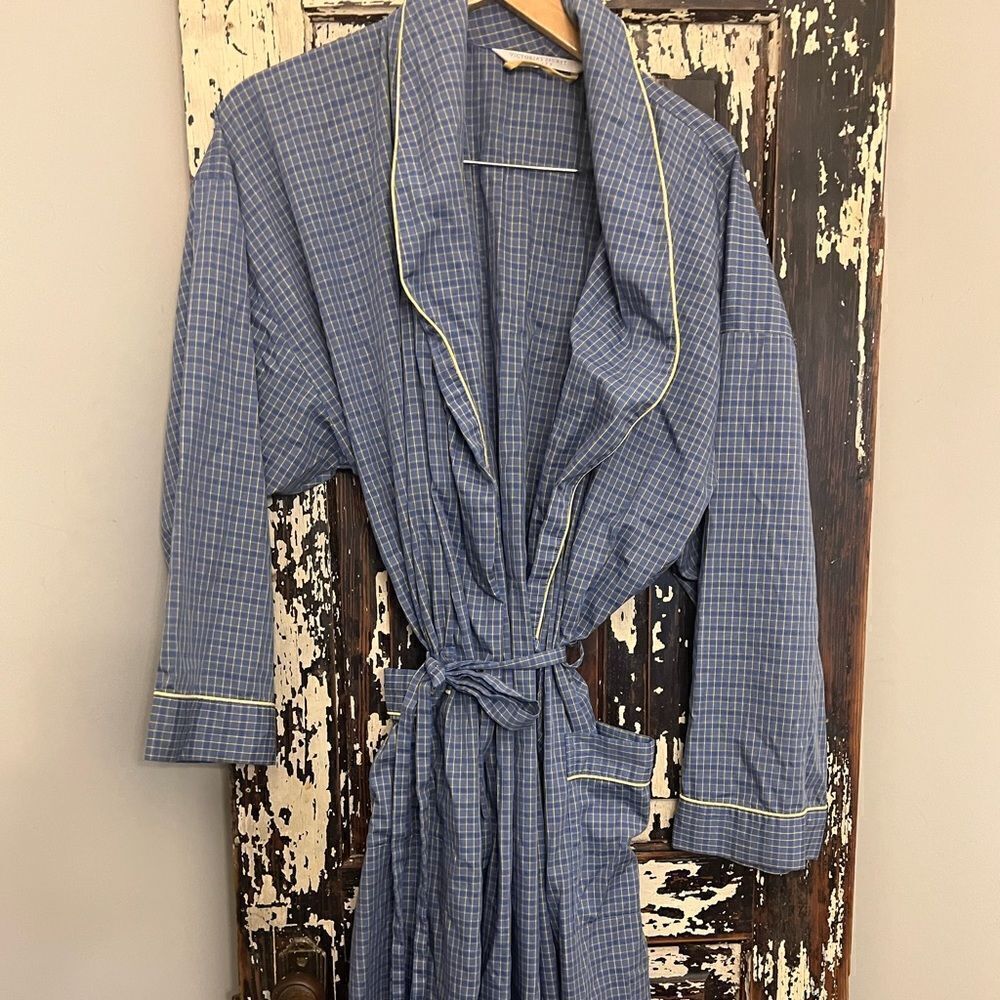 Vintage Victoria’s Secret County checked robe. Size M/L.